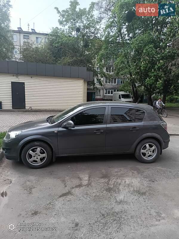 Хэтчбек Opel Astra 2010 в Житомире