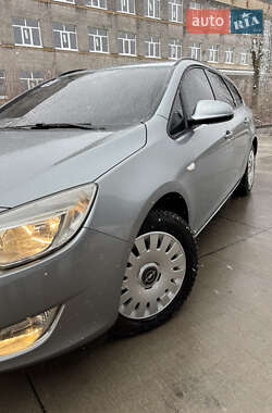 Універсал Opel Astra 2011 в 