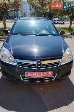Універсал Opel Astra 2009 в Золотоноші