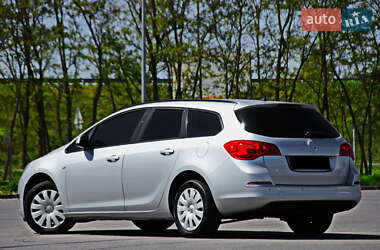 Універсал Opel Astra 2014 в 