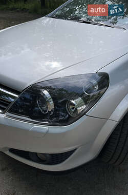 Универсал Opel Astra 2010 в 