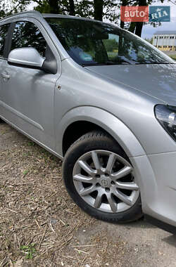 Универсал Opel Astra 2010 в 