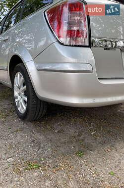 Универсал Opel Astra 2010 в 
