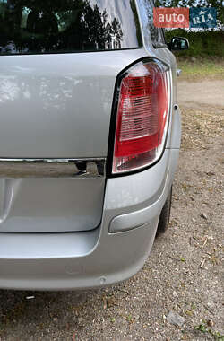 Универсал Opel Astra 2010 в 