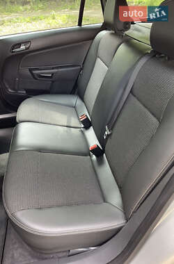 Универсал Opel Astra 2010 в 