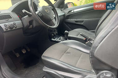 Хетчбек Opel Astra 2007 в 