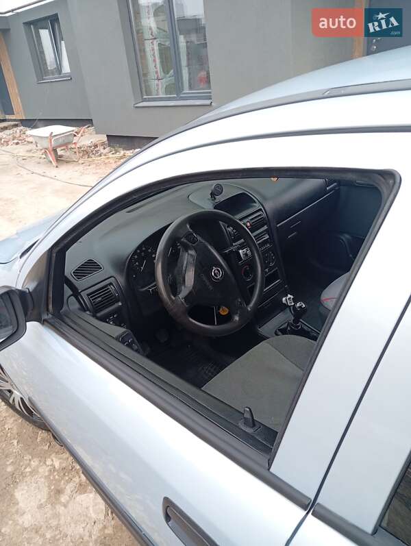 Седан Opel Astra 2004 в Івано-Франківську