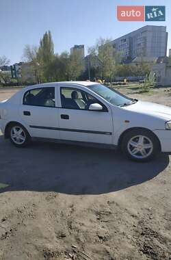 Хэтчбек Opel Astra 1998 в 