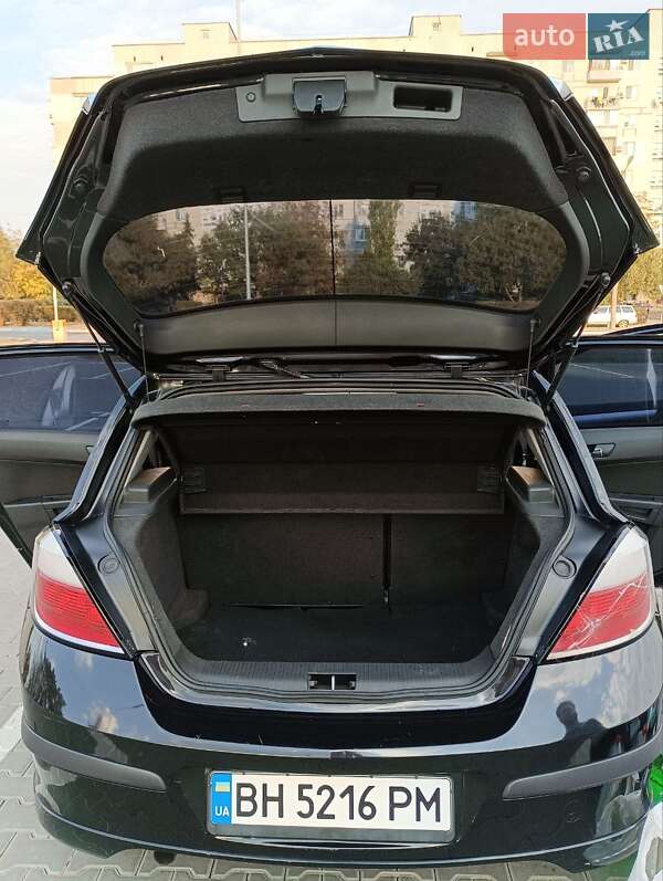 Хетчбек Opel Astra 2004 в Южному