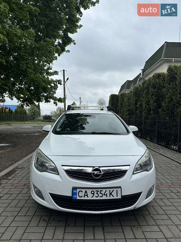 Універсал Opel Astra 2011 в Смілі