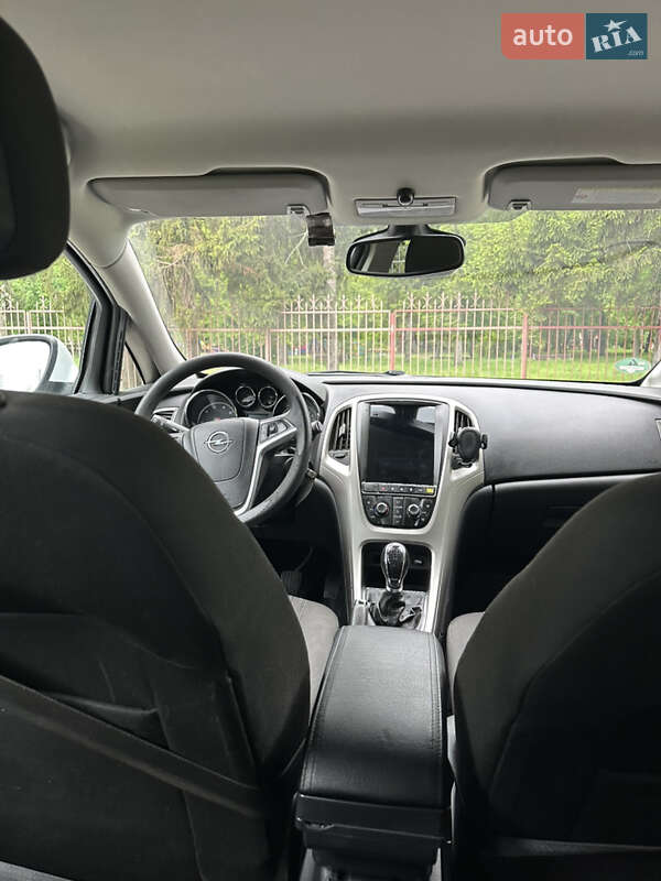 Універсал Opel Astra 2011 в Смілі