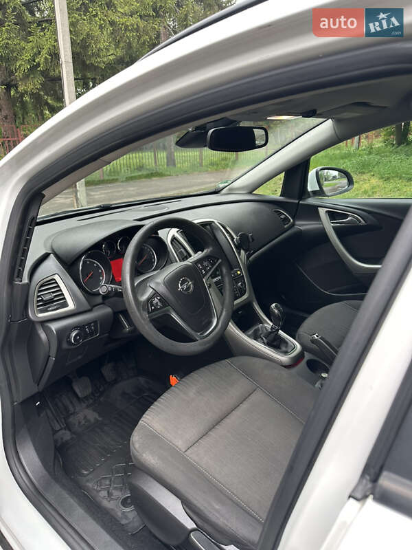 Універсал Opel Astra 2011 в Смілі
