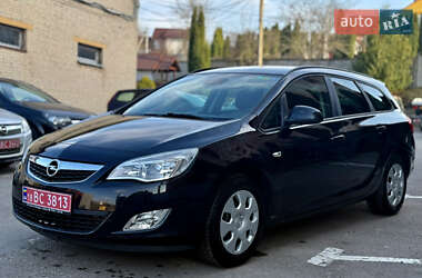 Универсал Opel Astra 2011 в Ровно