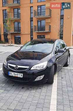 Хэтчбек Opel Astra 2011 в Пустомытах