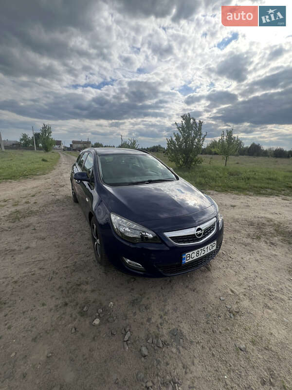 Opel Astra 2012