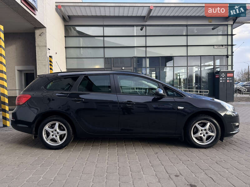 Універсал Opel Astra 2015 в Луцьку
