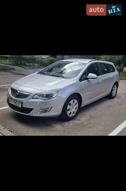 Универсал Opel Astra 2012 в Ивано-Франковске