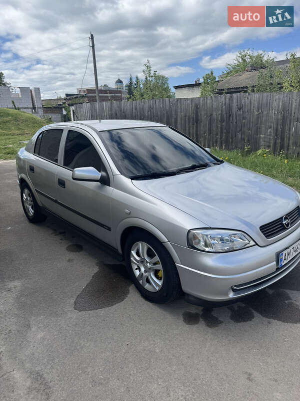 Хэтчбек Opel Astra 2000 в Звягеле