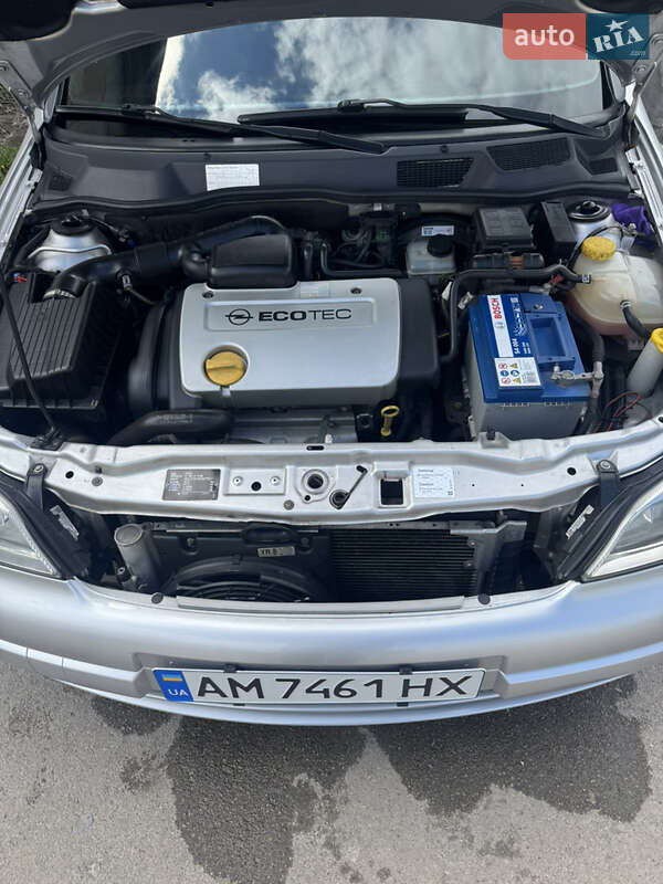 Хэтчбек Opel Astra 2000 в Звягеле