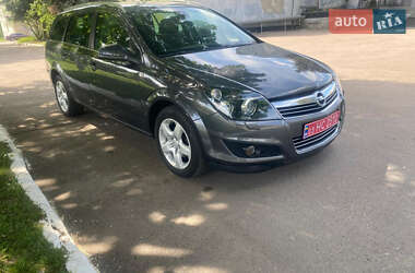 Універсал Opel Astra 2010 в 