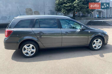 Універсал Opel Astra 2010 в 