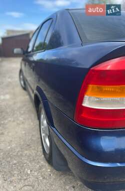 Седан Opel Astra 2005 в 