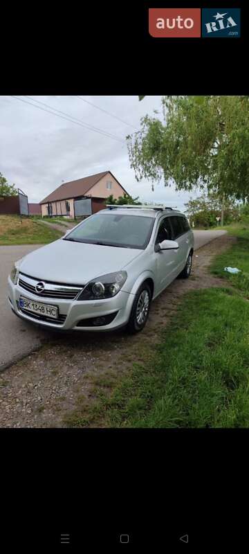 Універсал Opel Astra 2009 в Миронівці