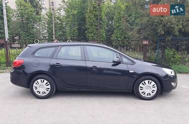 Універсал Opel Astra 2012 в 