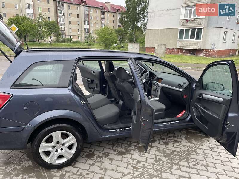 Универсал Opel Astra 2009 в Калуше