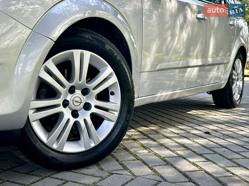 Універсал Opel Astra 2008 в Дрогобичі