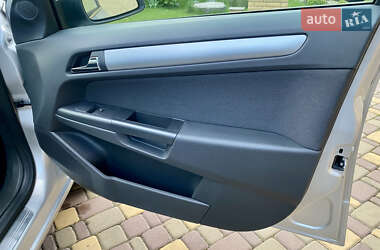 Універсал Opel Astra 2010 в 