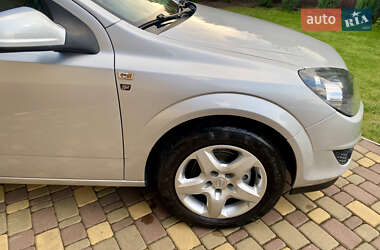 Універсал Opel Astra 2010 в 