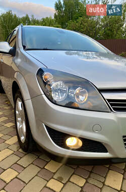 Універсал Opel Astra 2010 в 