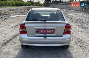 Хэтчбек Opel Astra 2001 в 