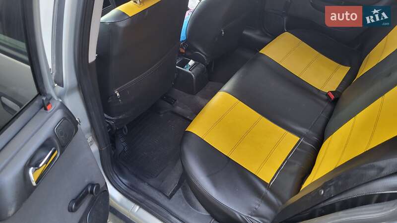 Седан Opel Astra 2006 в Львові