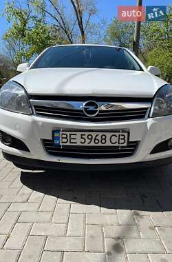 Хэтчбек Opel Astra 2012 в Николаеве