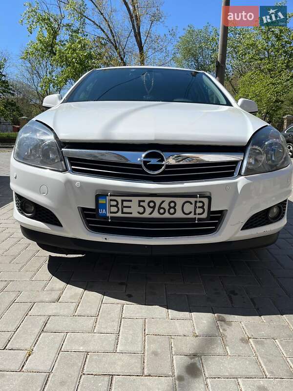Opel Astra 2012