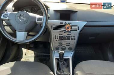 Хетчбек Opel Astra 2012 в 