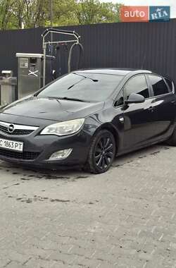 Хэтчбек Opel Astra 2011 в 