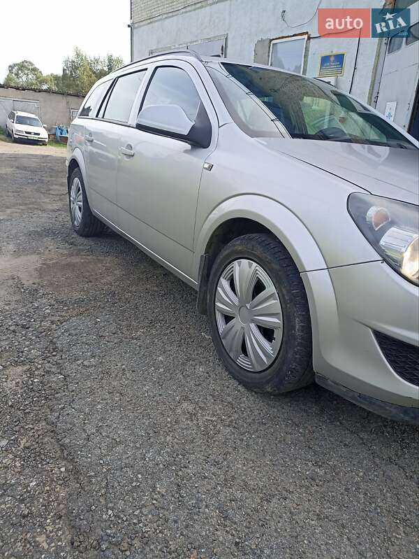 Универсал Opel Astra 2011 в Турке