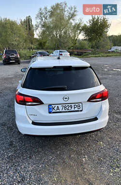 Универсал Opel Astra 2017 в 