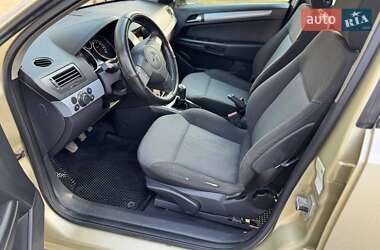 Хэтчбек Opel Astra 2005 в 