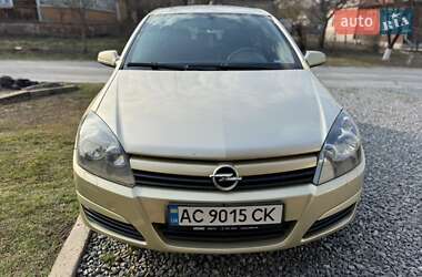 Хэтчбек Opel Astra 2005 в 