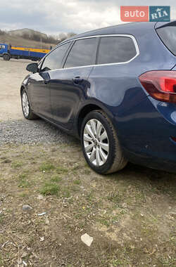 Универсал Opel Astra 2011 в 