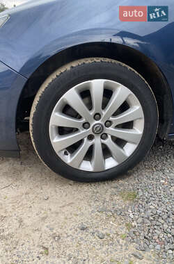 Универсал Opel Astra 2011 в 