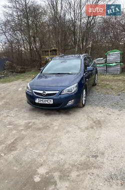 Универсал Opel Astra 2011 в 