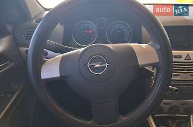 Хэтчбек Opel Astra 2008 в 