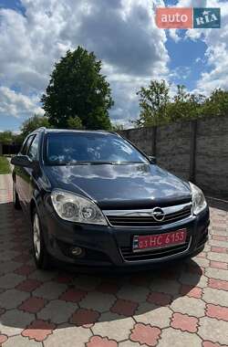 Универсал Opel Astra 2007 в Хороле