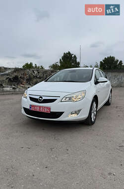 Универсал Opel Astra 2011 в Киеве