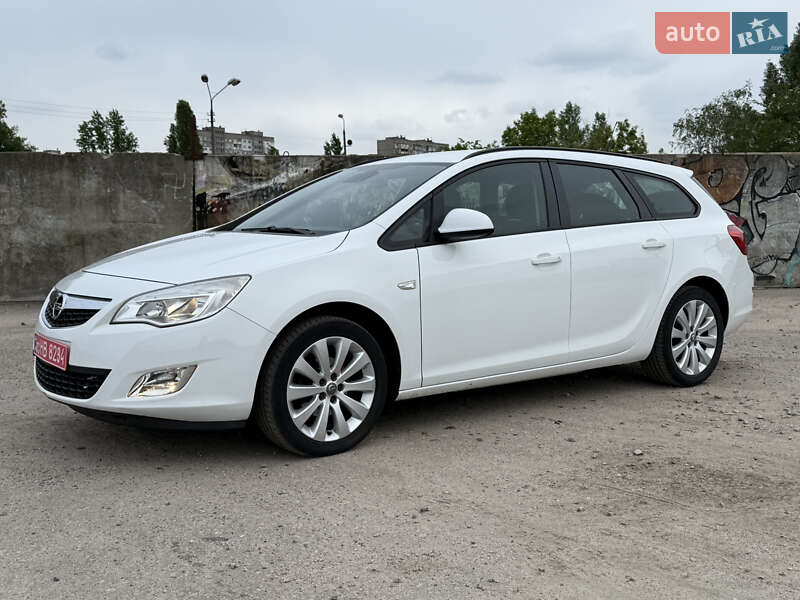 Універсал Opel Astra 2011 в Києві